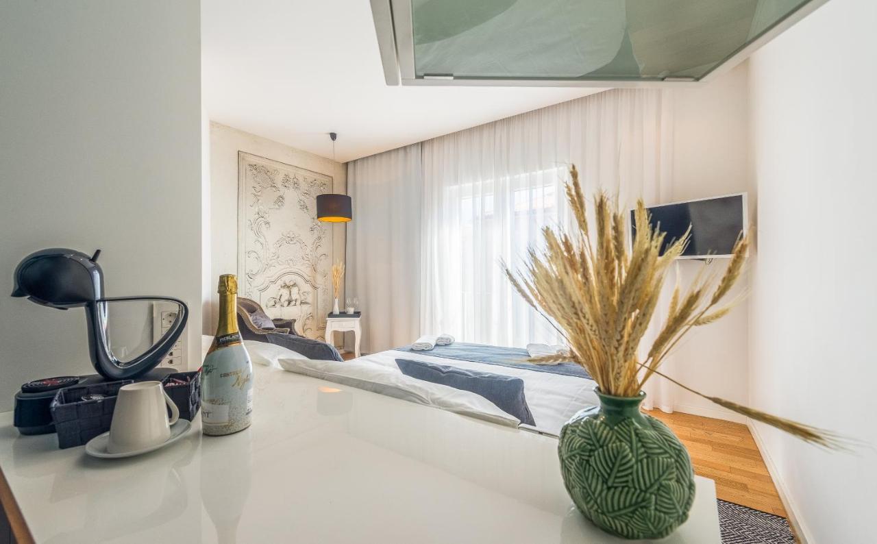 Central Rooms In Old Town By Belmont Realty Zadar Extérieur photo